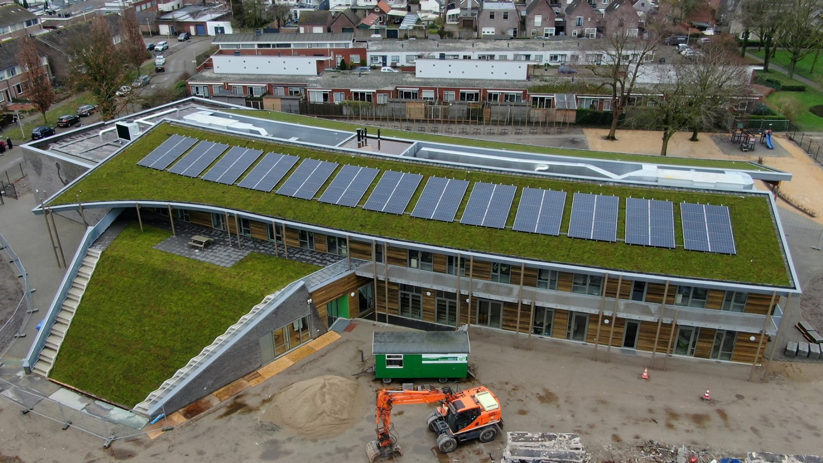 Zanddonk Children's Centre in Waalwijk, the Netherlands uses Sempergreen's complete green roof solutions on both flat and sloping roofs. Photo: Airpro Waalwijk