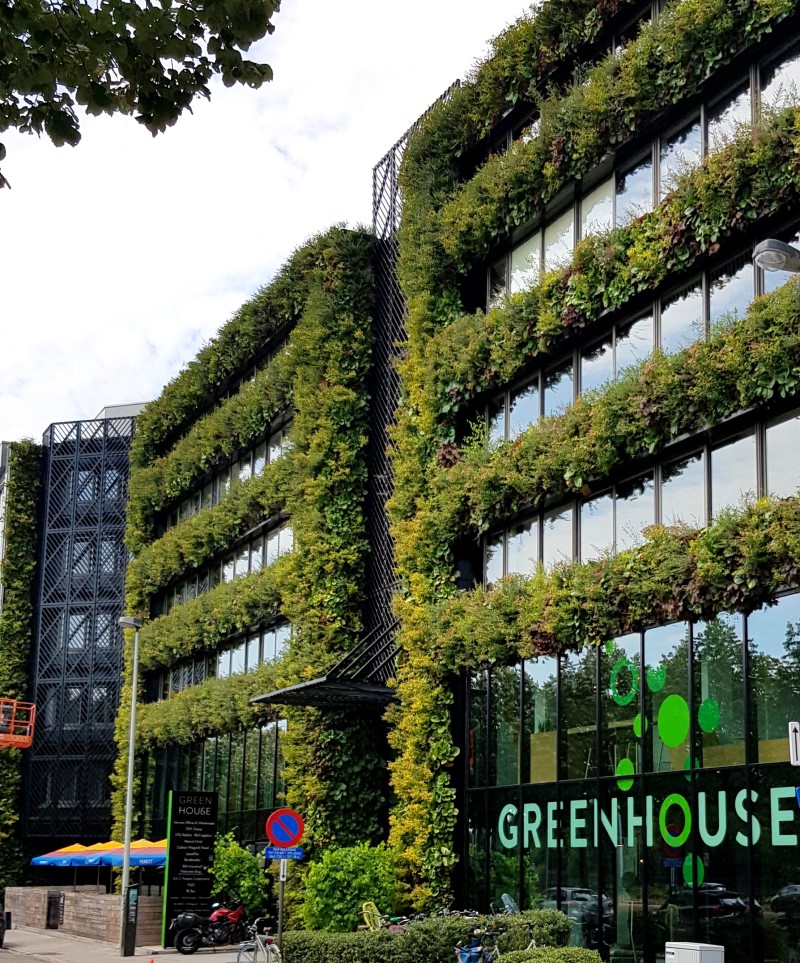 The Greenhouse Antwerpen, renovatie met groene gevel.