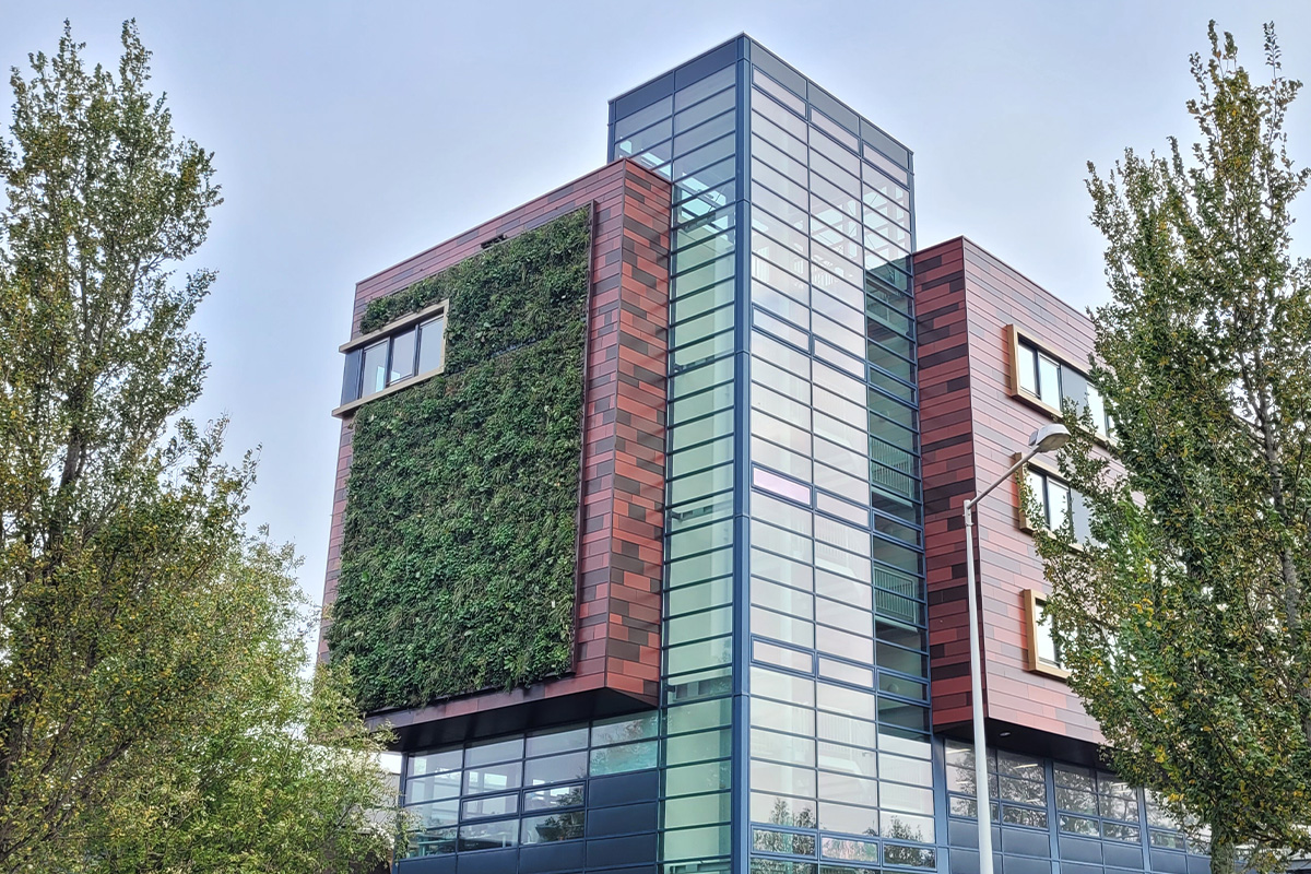 Renovatie Mundus College Amsterdam met SemperGreenwall