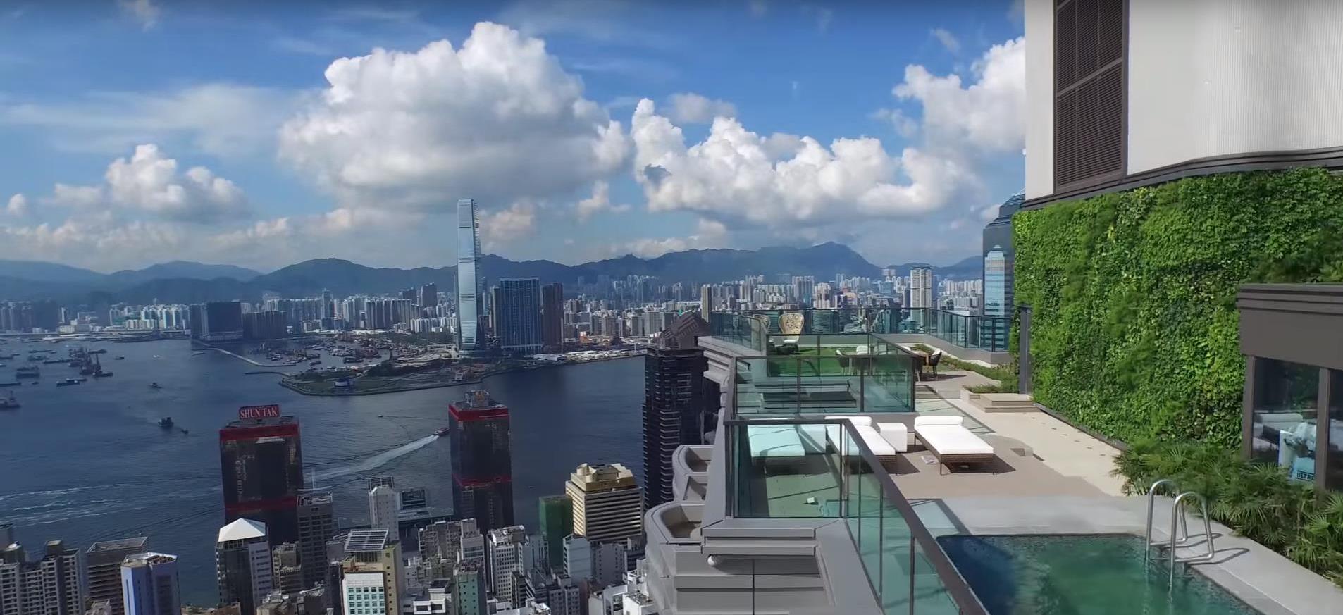 Une terrasse de toit près de la mer dotée d’un SemperGreenwall (Hong Kong)