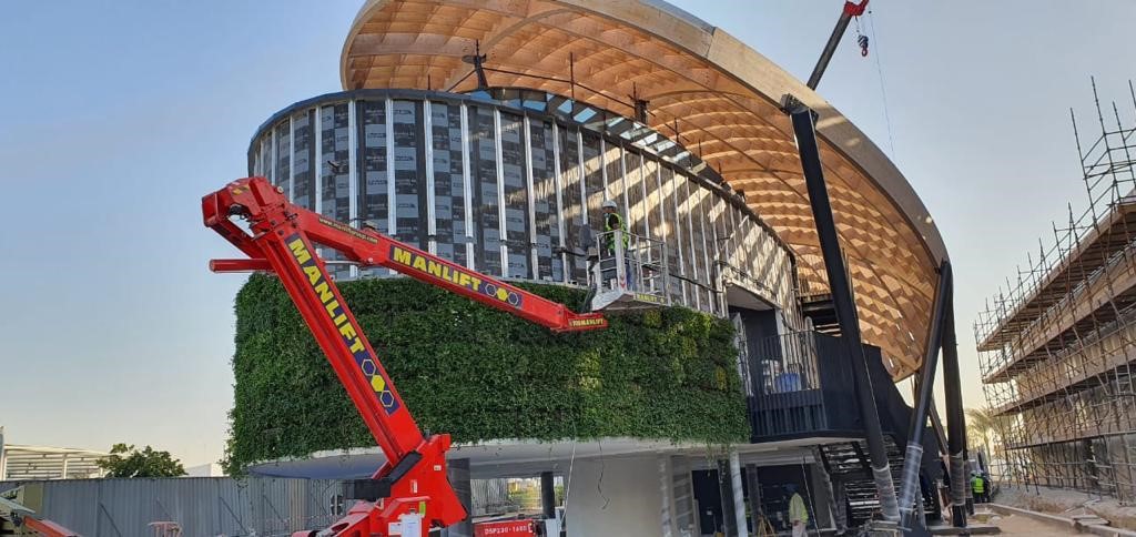 Installatie van de groene gevel