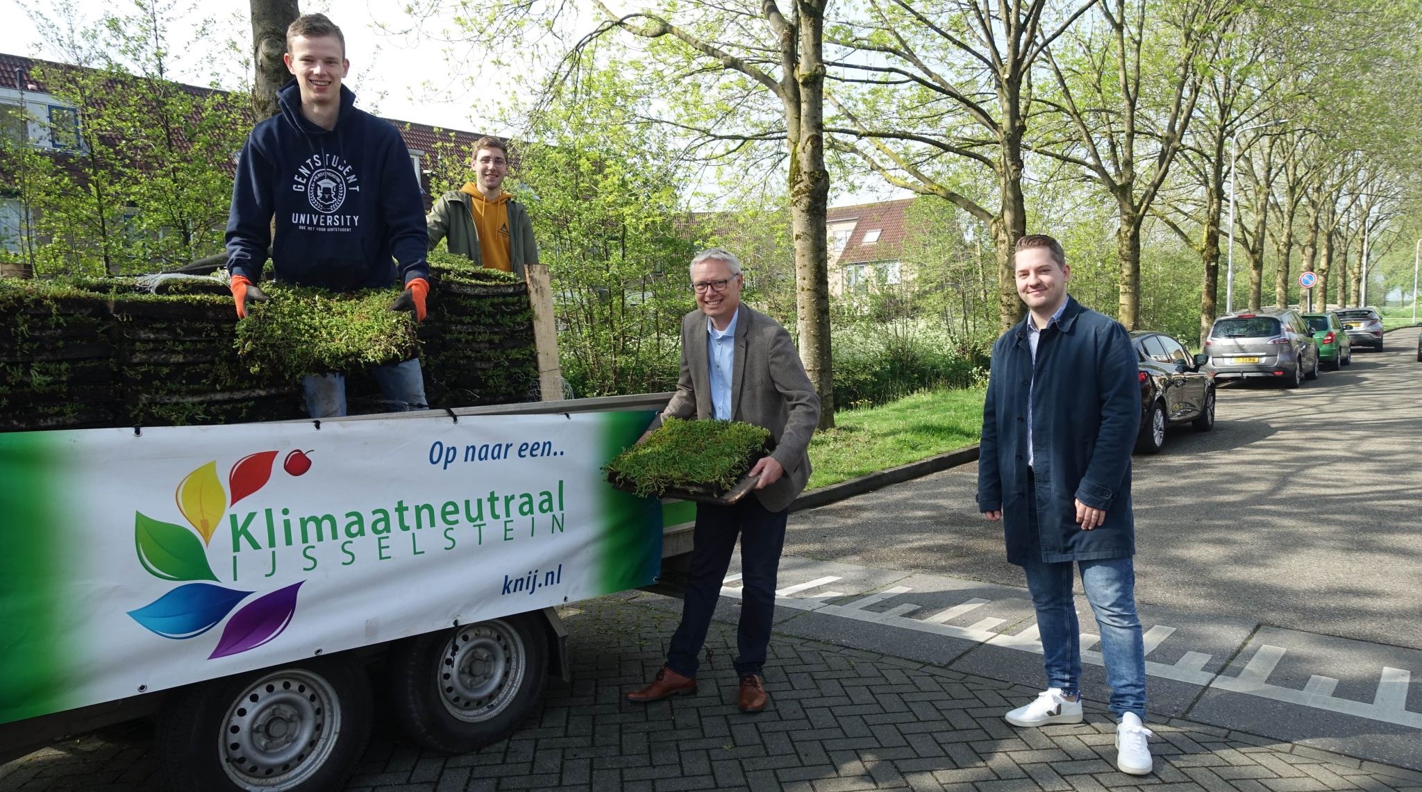 Vrijwilligers en de wethouder bij de actie Vrijwilligers en de wethouder bij de actie