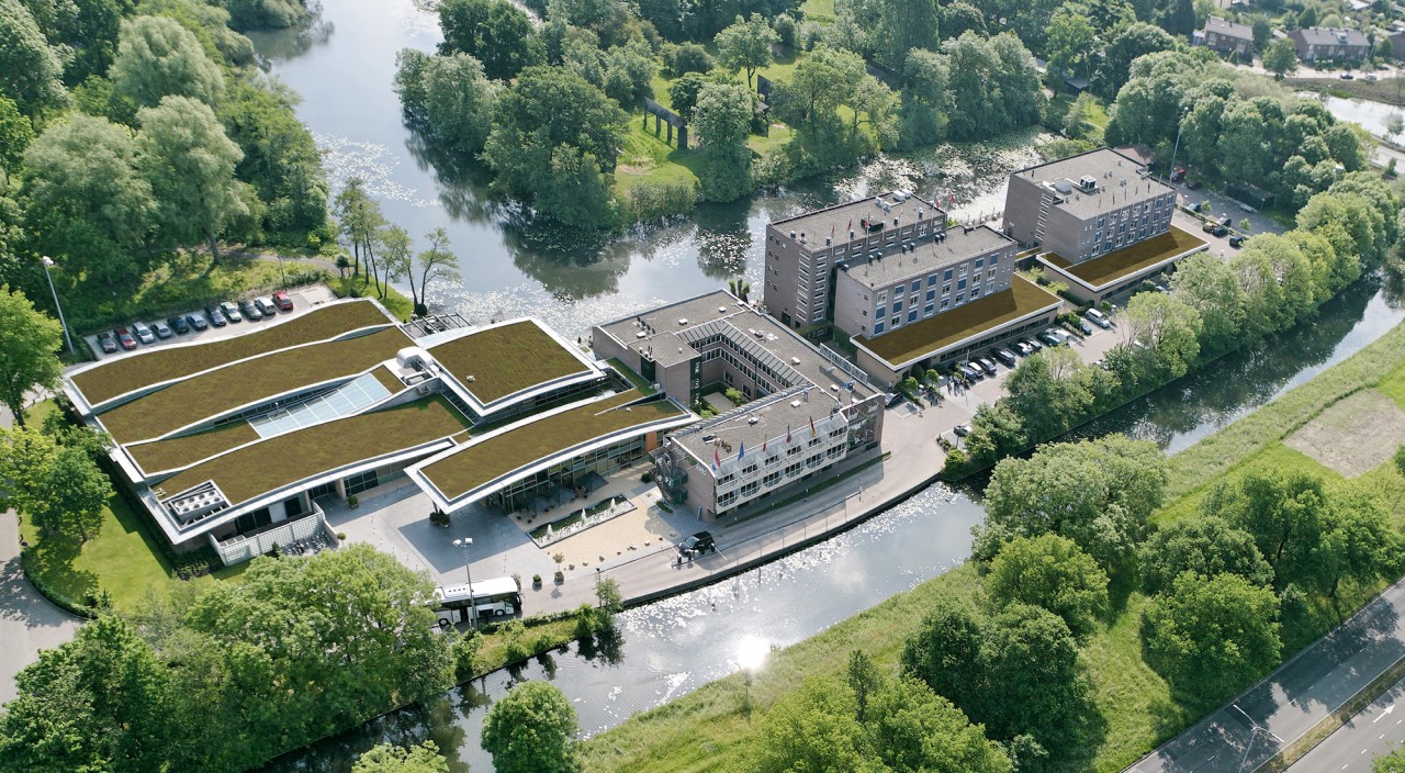 Gründächer des Hotel Mitland in Utrecht, die Niederlande