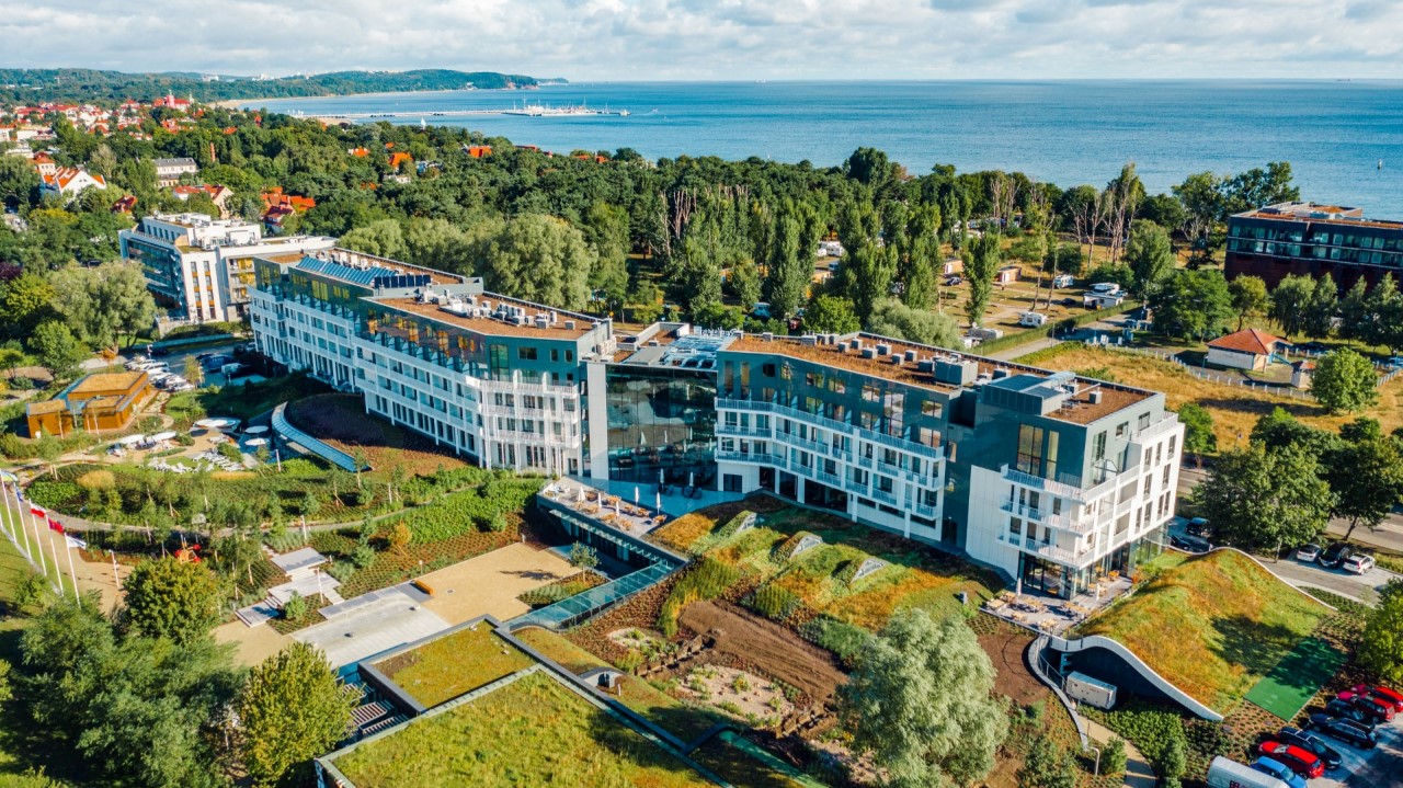 Green roof on the Radisson Blu Hotel in Sopot, Polen Green roof on the Radisson Blu Hotel in Sopot, Polen