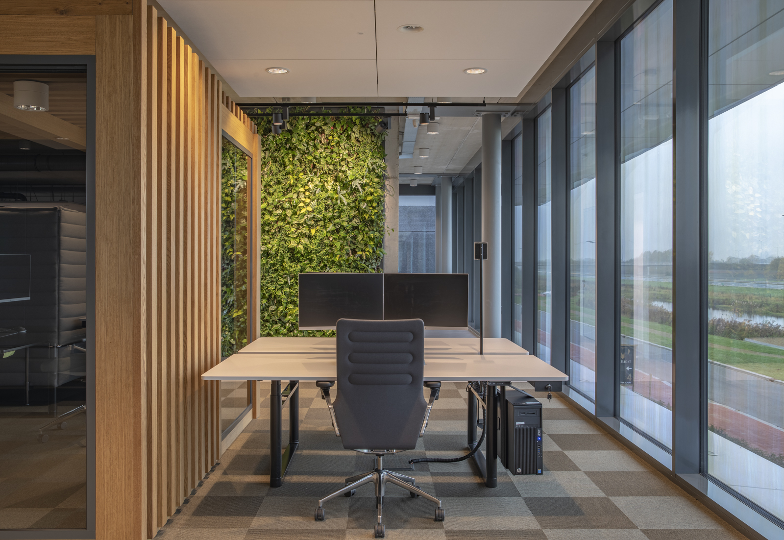 5 reasons to introduce a green wall into your office - Sempergreen