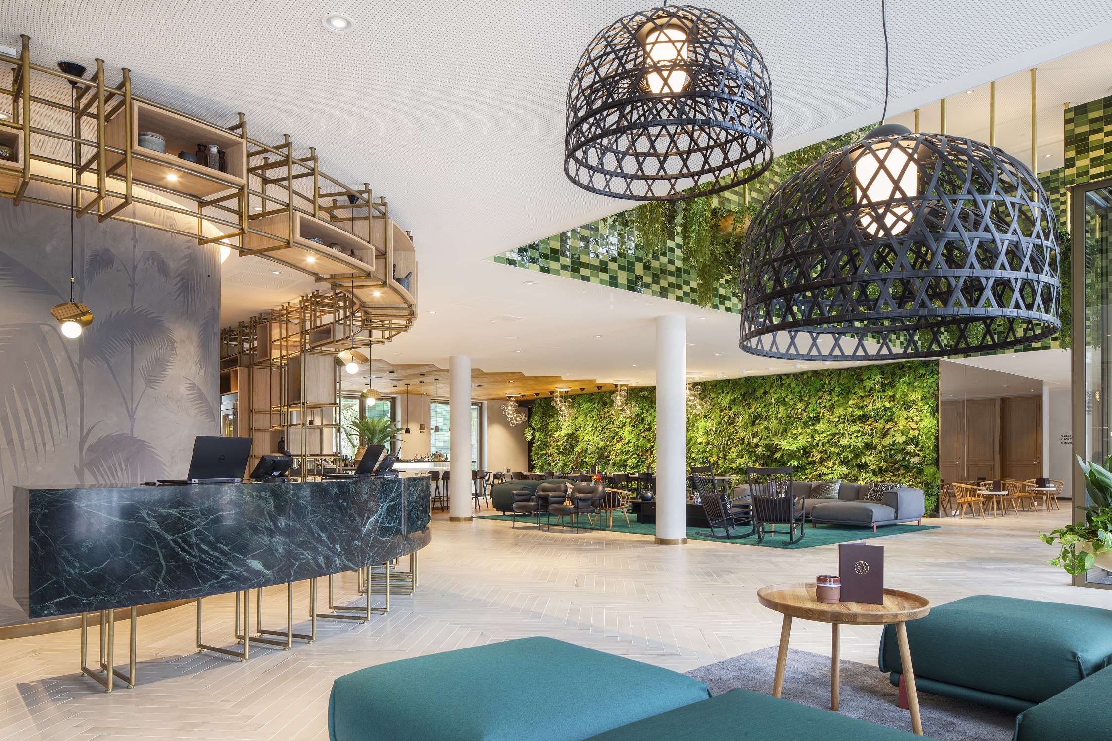De lobby van het Hyatt Regency is een groene oase waar je tot rust komt De lobby van het Hyatt Regency is een groene oase waar je tot rust komt