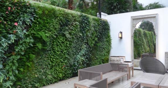 Living wall for gardeners