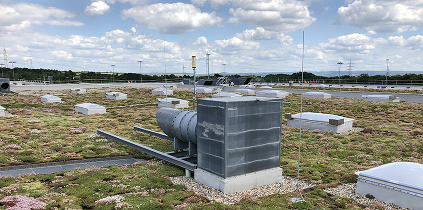 defect Chemie Roei uit Sempergreen vegetatiematten groendak IKEA Ludwigsburg, Duitsland -  Sempergreen