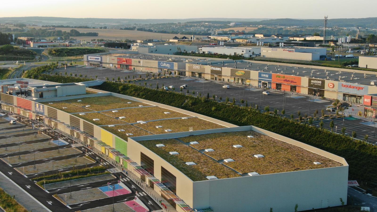 Grâce au système Urbanscape, ce toit de sedum absorbera plus de 4 800 m³ d'eau de pluie chaque année. Grâce au système Urbanscape, ce toit de sedum absorbera plus de 4 800 m³ d'eau de pluie chaque année.