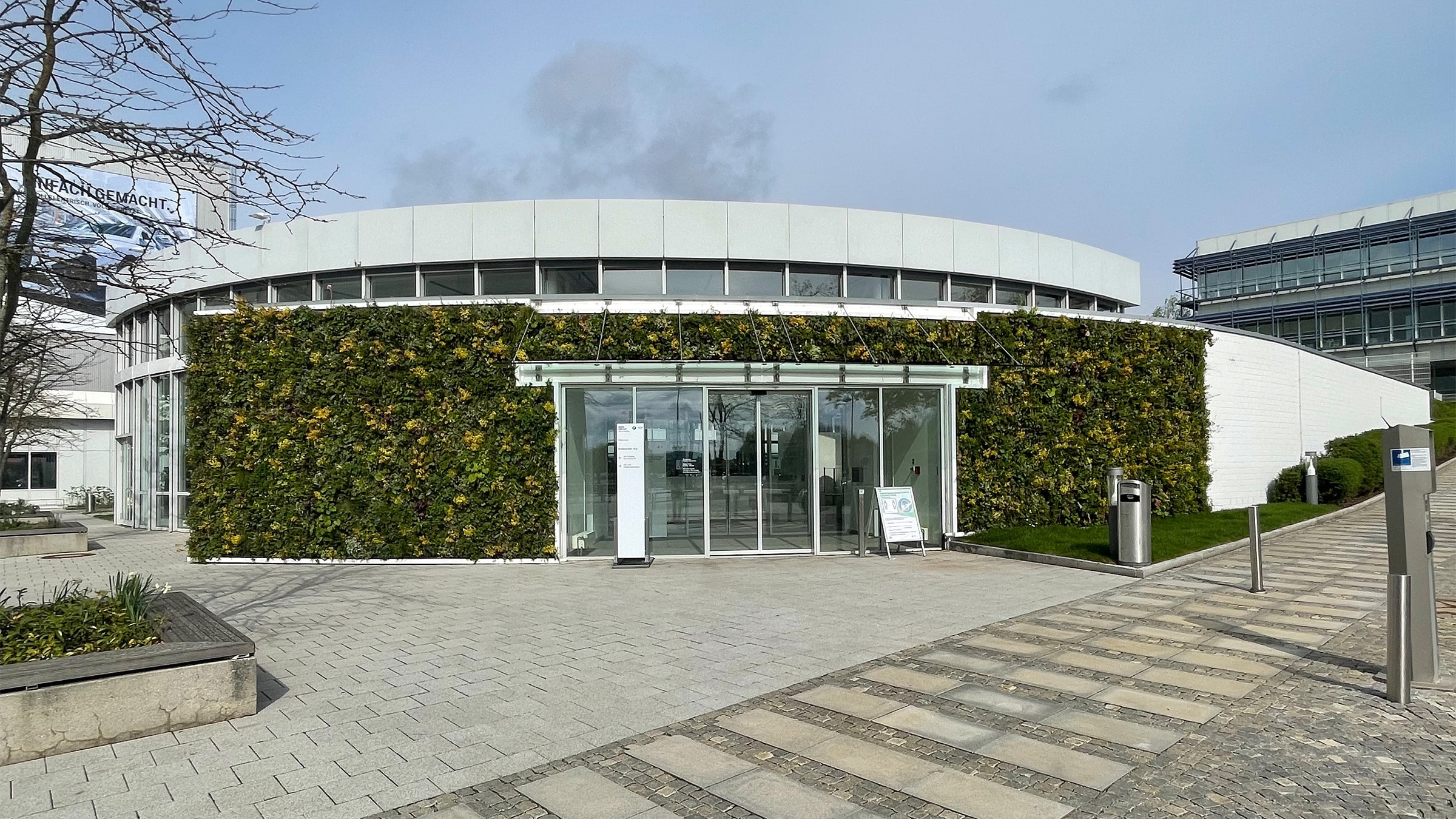 Sempergreen canlı duvar, Dingolfing BMW ön cephesi