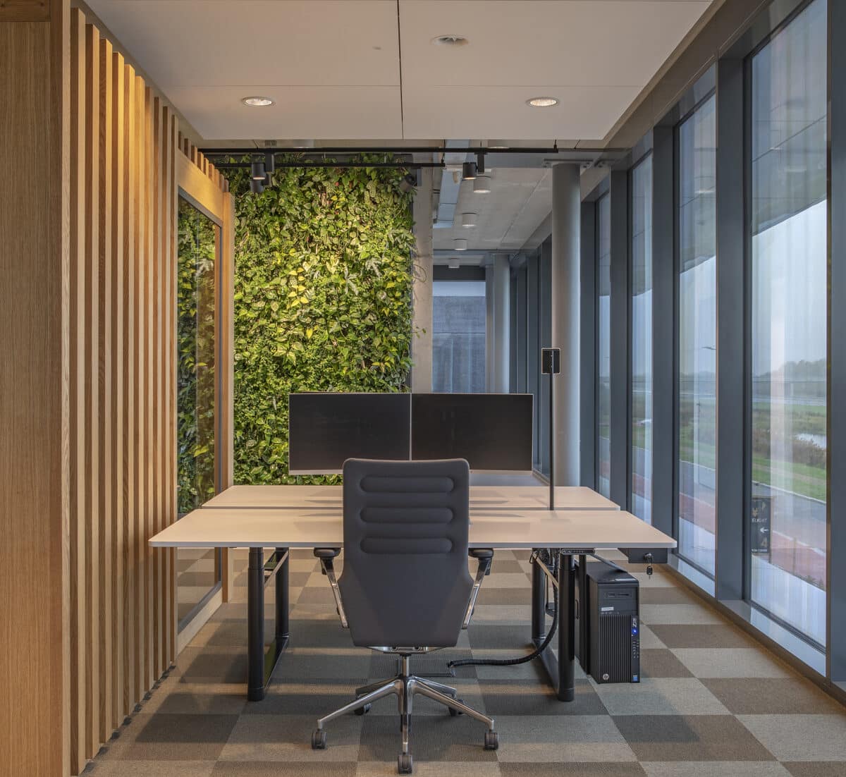 Groene muur Pleijsier Bouw Borghese office Nijker