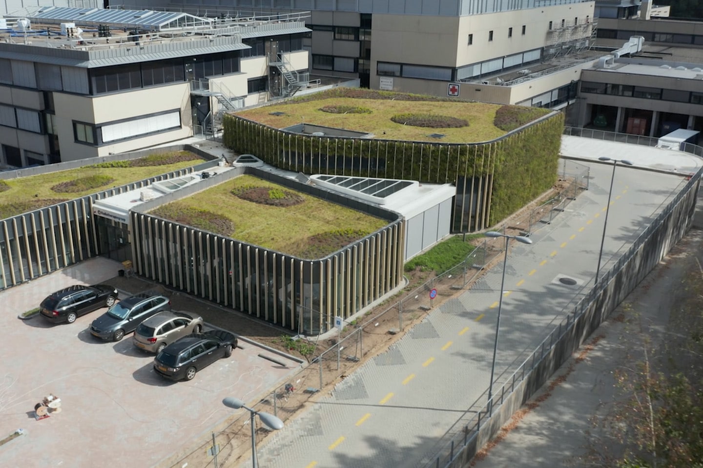 Sempergreen living wall Apeldoorn Radiotherapiegroep sky view 2