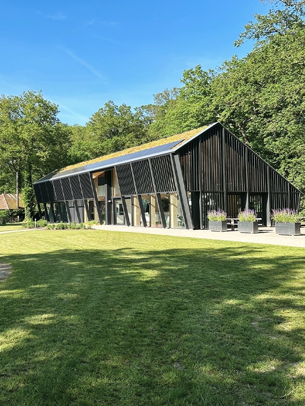 Groendak op bezoekerscentrum A.Vogel